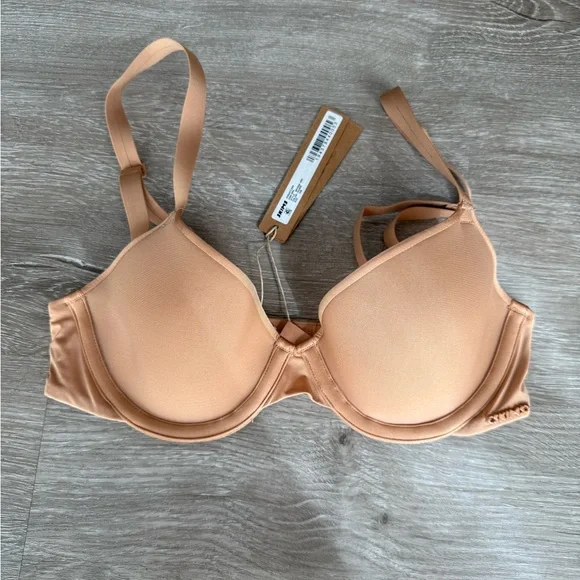 SKIMS Weightless Demi Bra - Picture 4 of 6